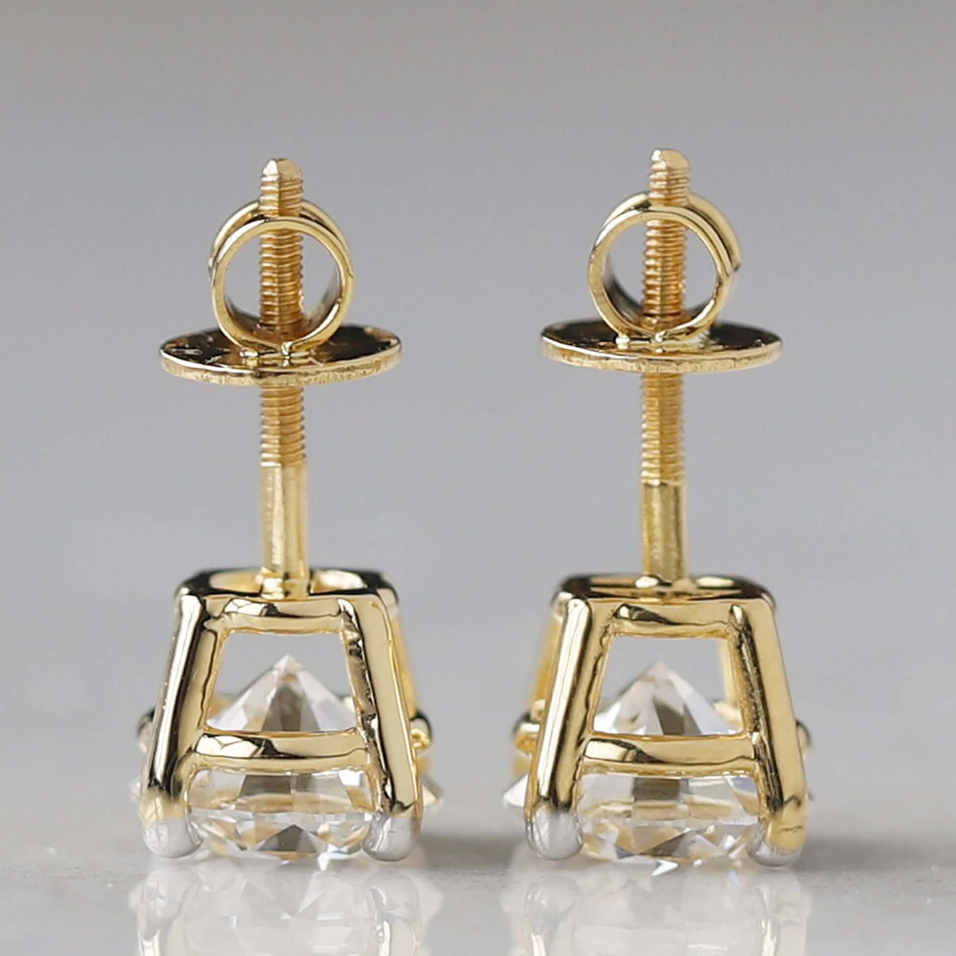 14K Gold Solitaire Stud Earring