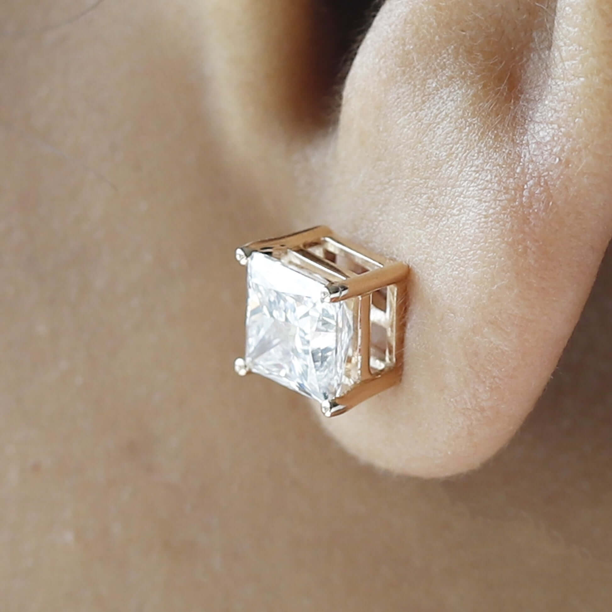 14k Small Diamond Stud Earring