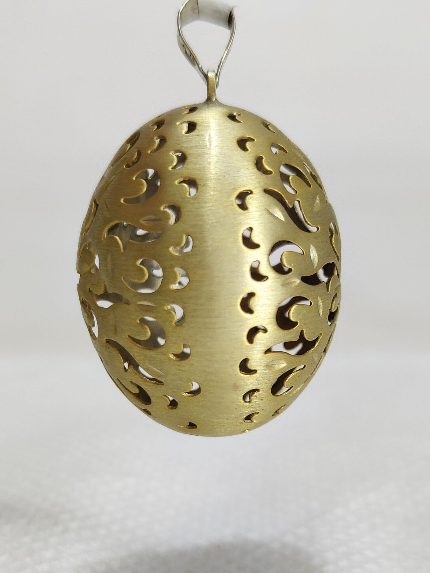 14k Solid Gold Oval Shaped Pendant