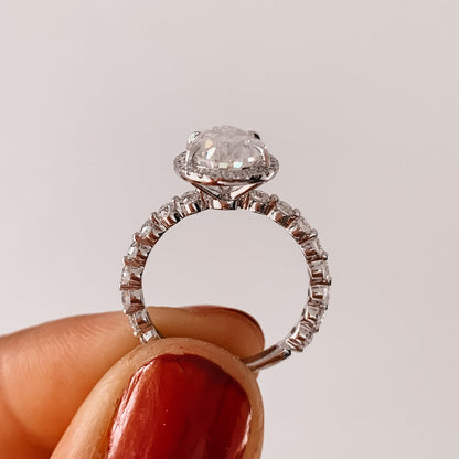 18k Pear Shaped Moissanite Ring 