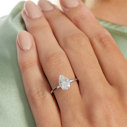 0.50-3.00 CT Pear Cut Solitaire Engagement Ring