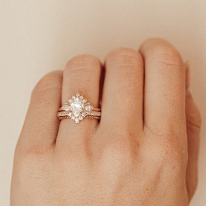 Oval Cut Diamond Bridal Ring Set