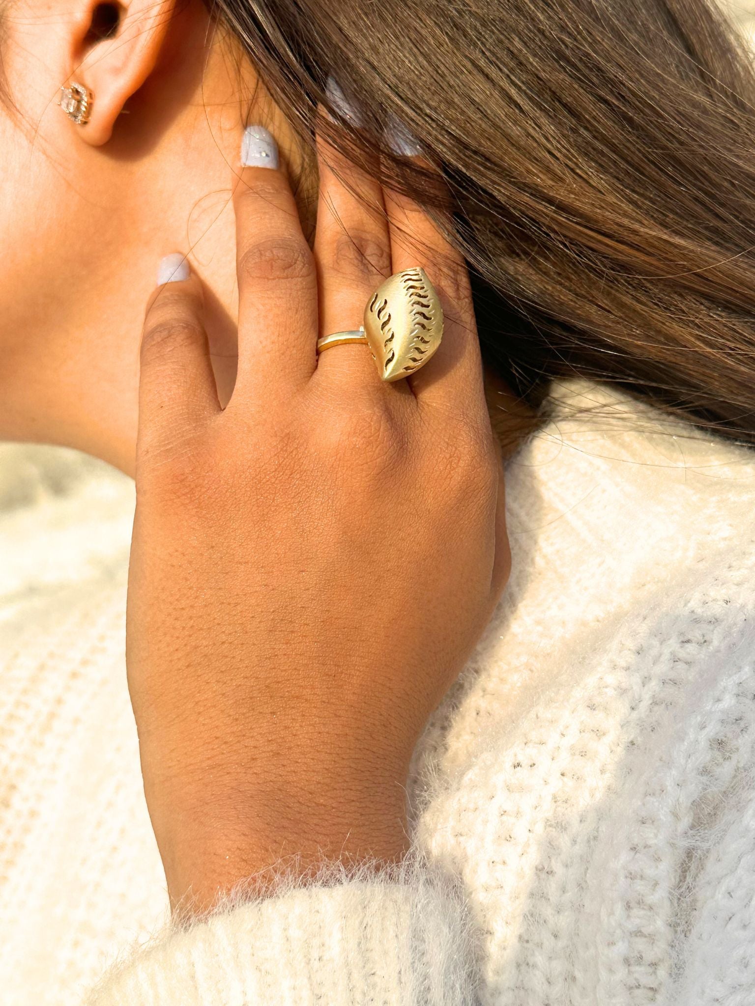 Shankh Shape Twisted Dome Ring