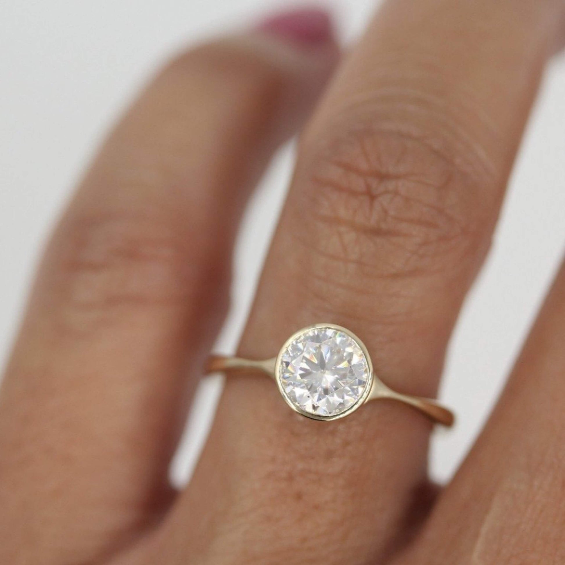 Brilliant Cut Diamond Ring 18k Yellow Gold