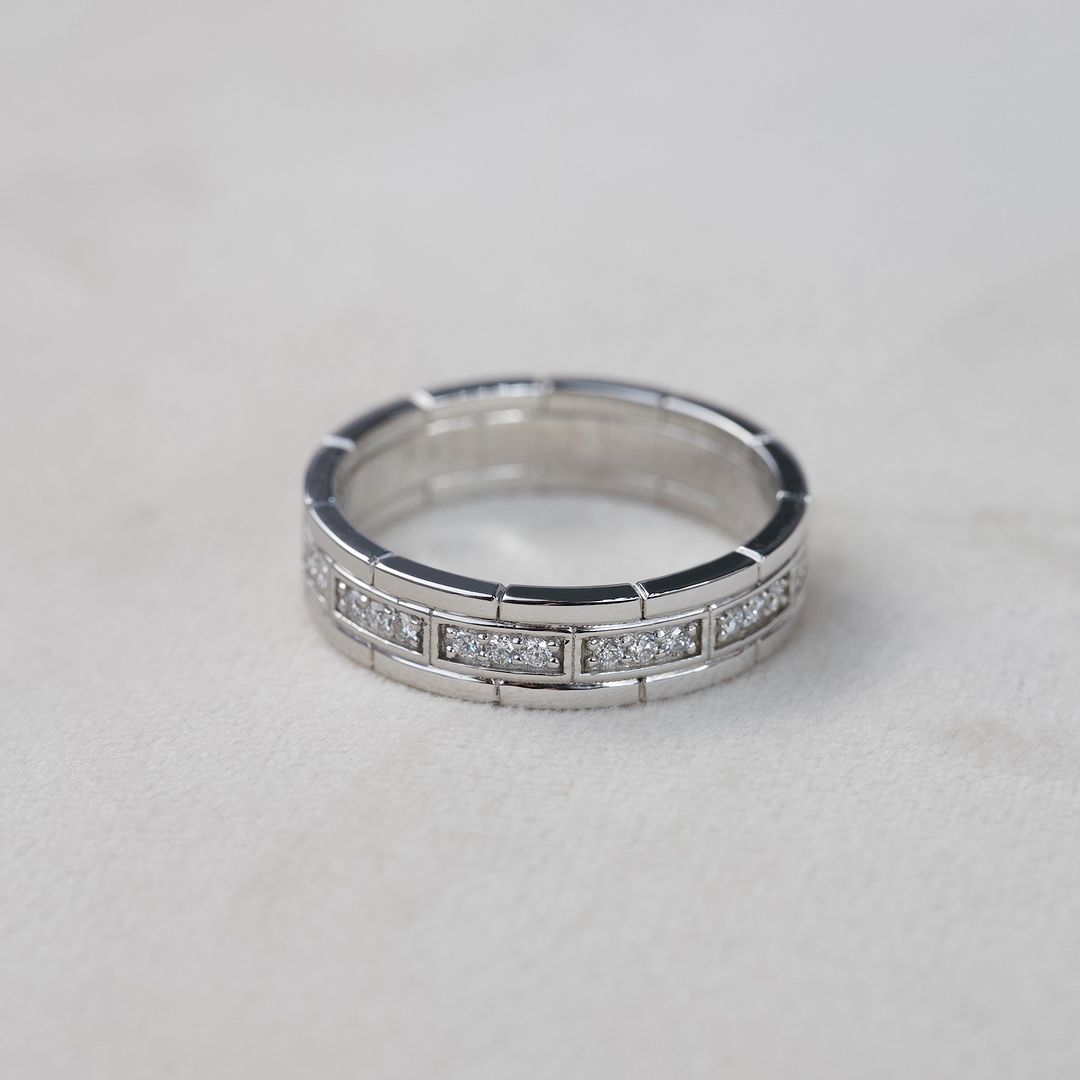 Classic Round-Cut Wedding Band