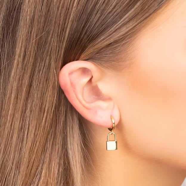 Dainty Huggie Hoop Earrings 