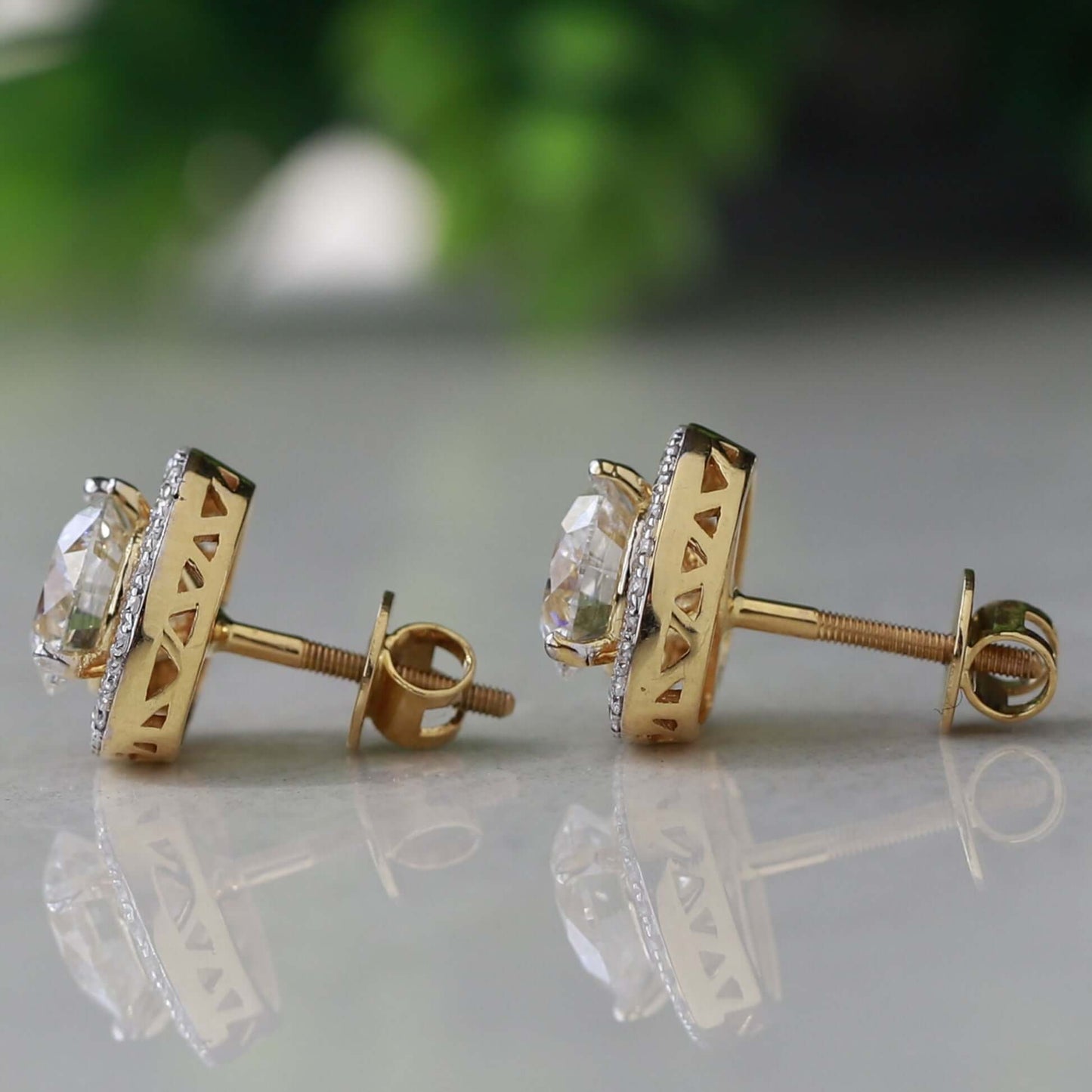 Yellow Gold Round Brilliant Cut Diamond Earring